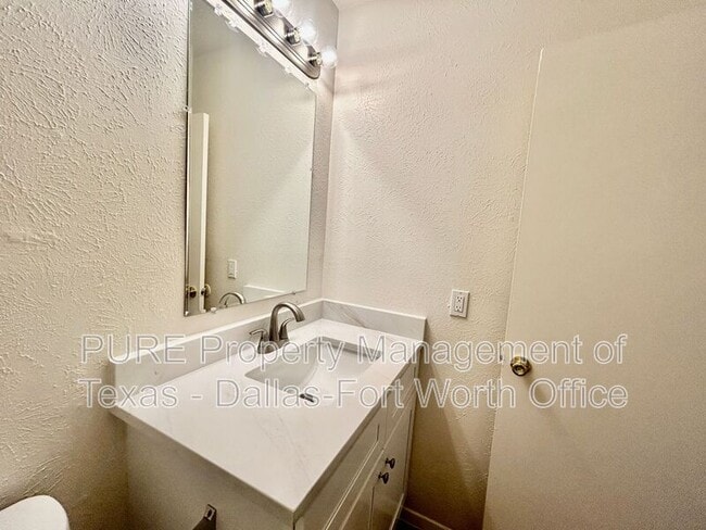 Building Photo - 1410 Birmingham Dr