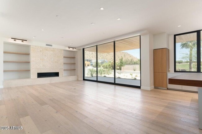 Building Photo - 6321 E Phoenician Blvd
