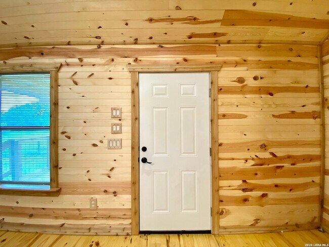 Building Photo - 624 Deer Creek E