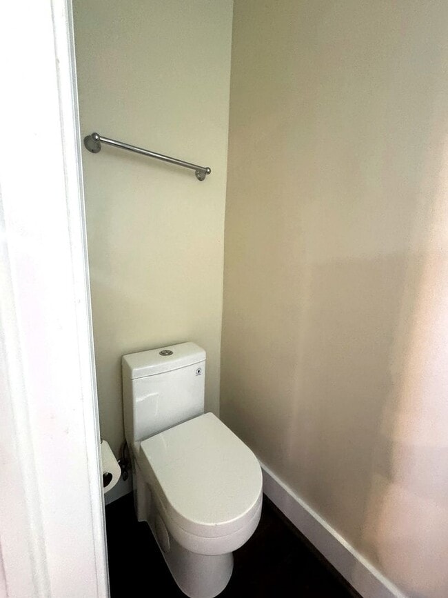 Building Photo - Spacious 2 bedroom/2 bathroom condo in a 2020 elevator building in Petworth