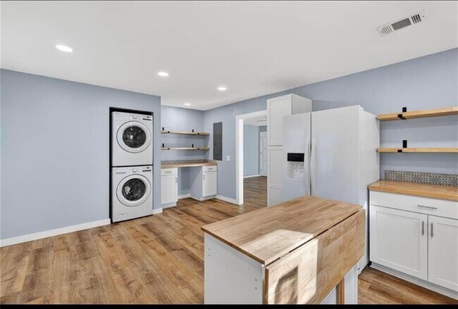 Building Photo - 2329 Reynolds St