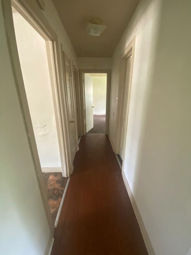 Building Photo - Single-Family Home Available!