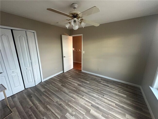 Building Photo - 61 Longwood Ct