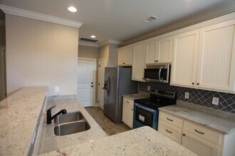 Building Photo - Townhome at Runningvine!