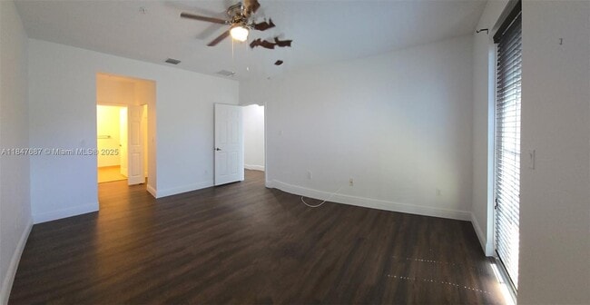 Building Photo - 929 SW 147th Ave