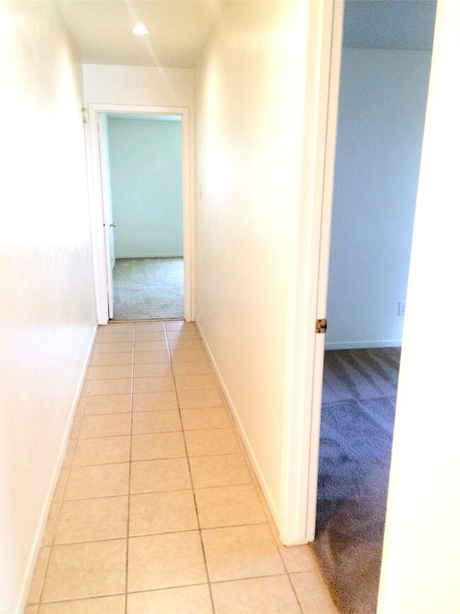 Building Photo - 2119 Whitelaw Dr