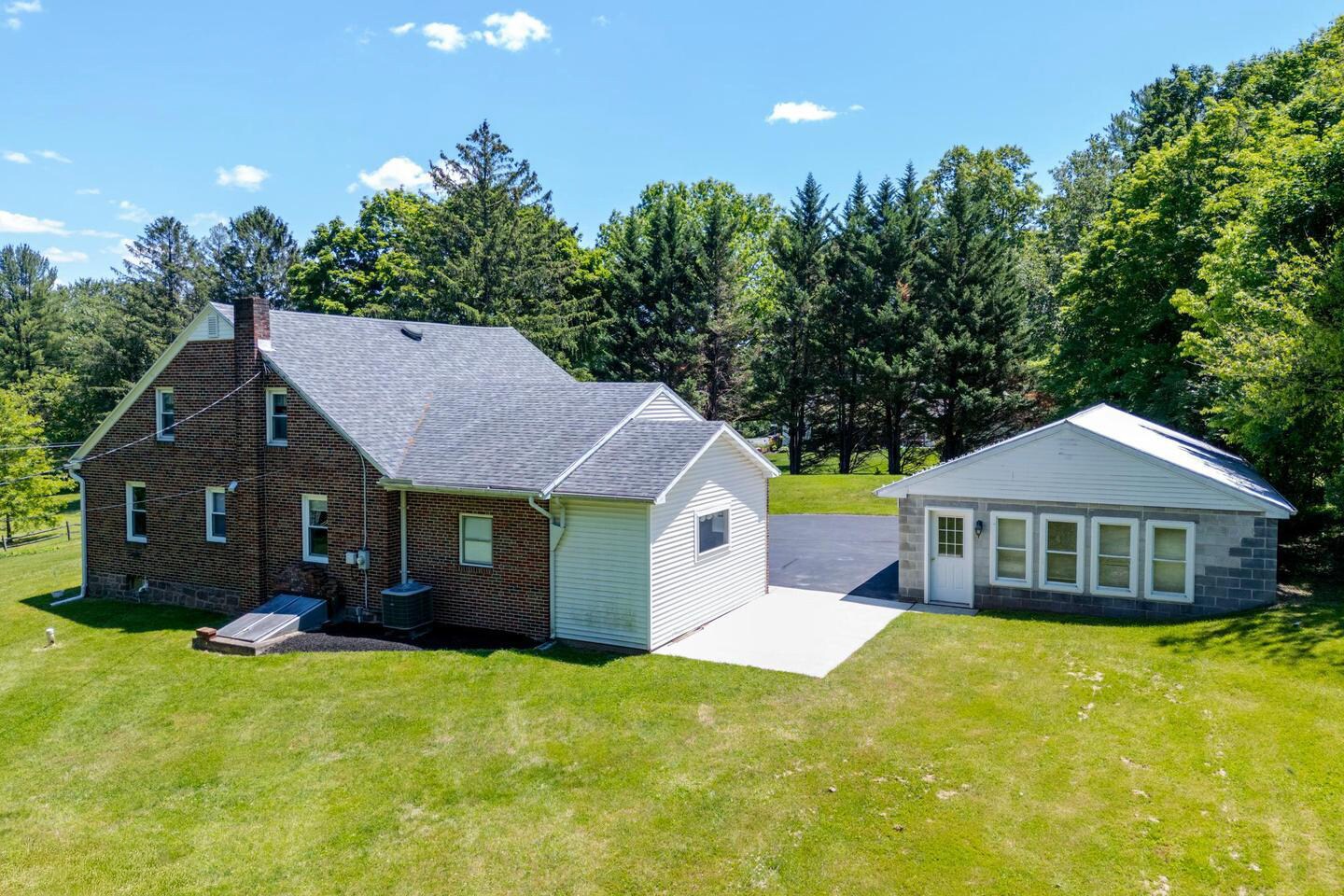 Building Photo - 1104 Alleghenyville Rd