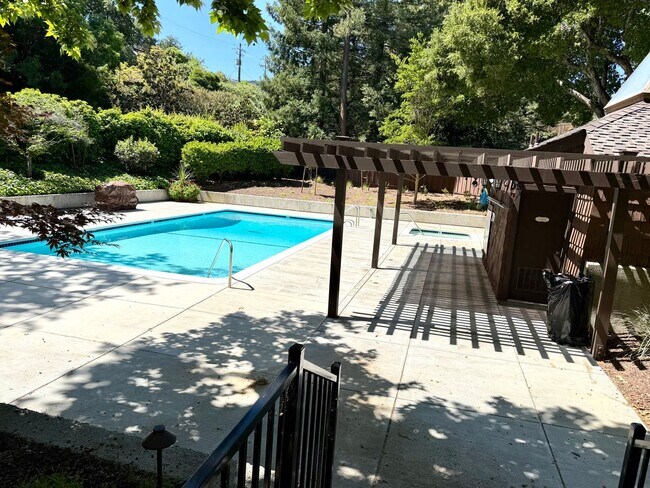 Building Photo - Luxury Condo in Heart of Downtown Los Gatos