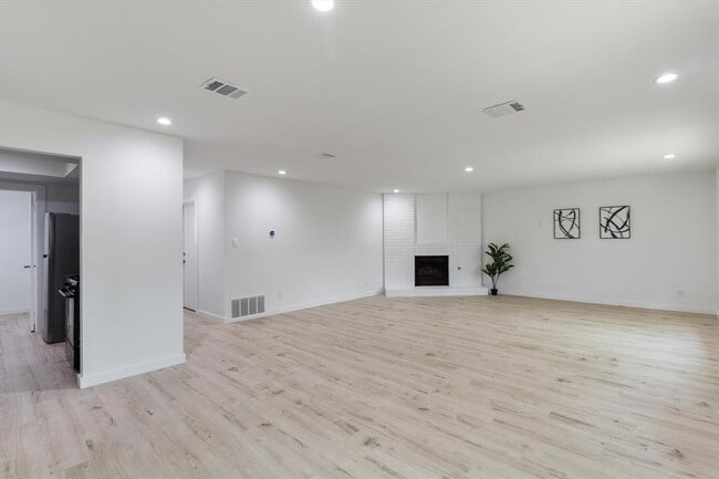 Building Photo - 7811 Croftwood Dr