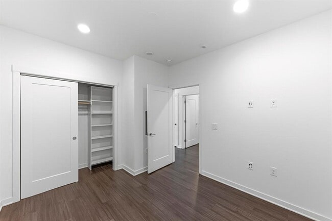 Building Photo - 4361 S Congress Ave