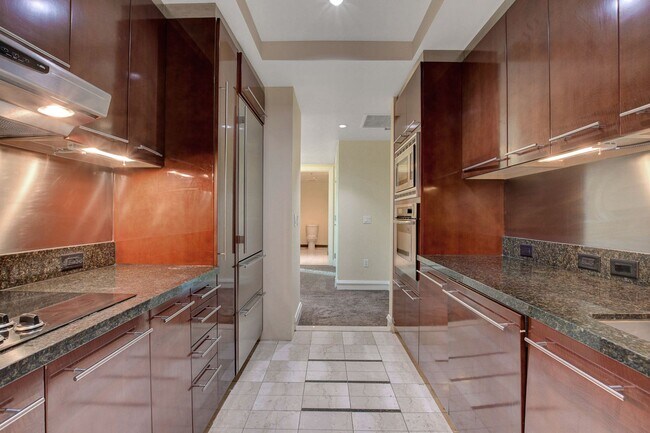 Building Photo - Sky 607-Stunning 2Bd/2Ba Residence