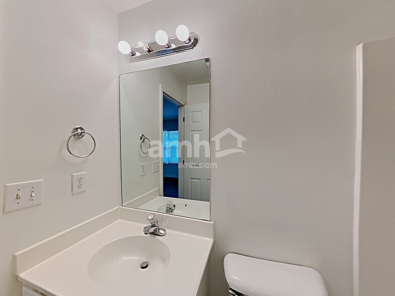 Building Photo - 1513 Cardinal Ln