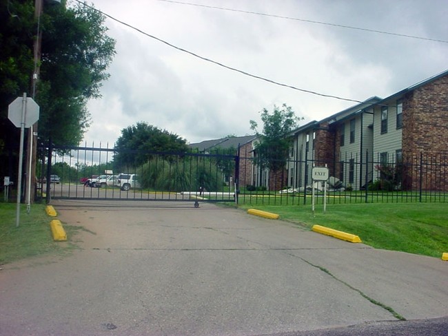 Building Photo - La Posada Apartments