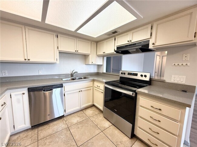 Building Photo - 3720 Snorkel Cir