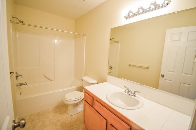 Building Photo - Beautiful Home in Amazing Neighborhood!