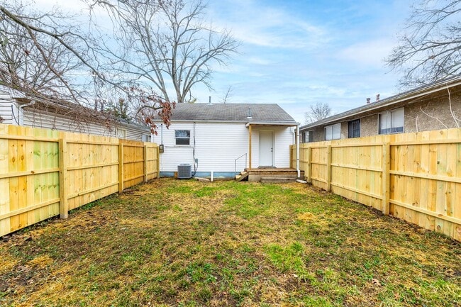 Building Photo - Fully Renovated 2BR Home with Modern Upgra...