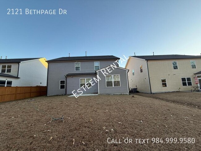 Building Photo - 2121 Bethpage Dr