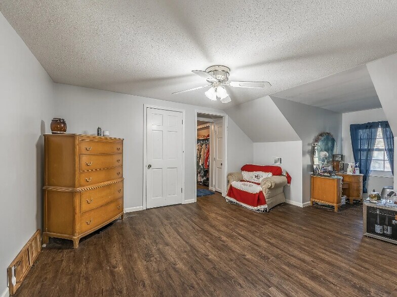 Building Photo - 4816 Mockingbird Ln