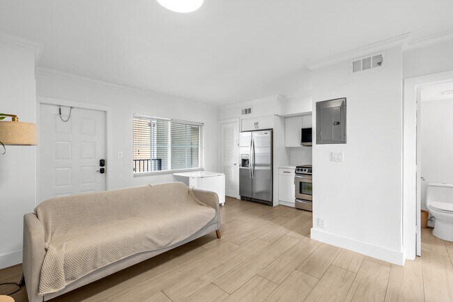 Building Photo - 924 SE 2nd St