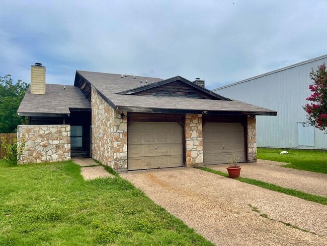 Building Photo - 1303 Conway Dr