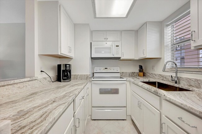 Building Photo - Make this your Island Home ! -NICE One bed...
