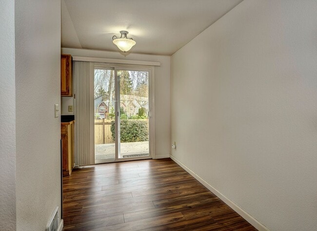 Building Photo - Lynnwood Duplex