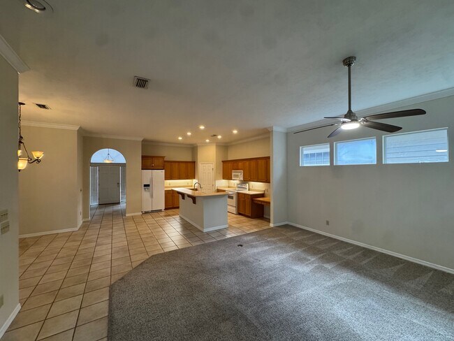 Building Photo - 4404 SW 91st Dr