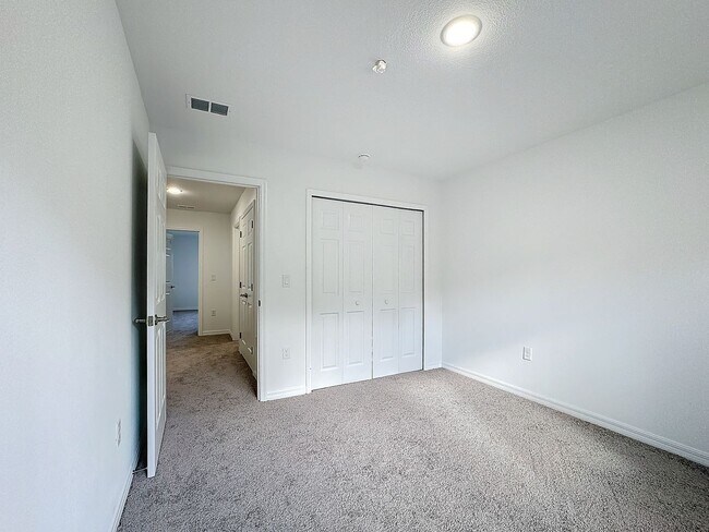 Building Photo - Townhouse For Lease in Saint Cloud