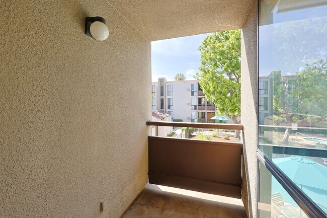 Building Photo - 1 Bed / 1 Bath Condo Near Cowles Mountain – Move-In Special!