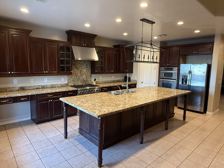 Kitchen - 6709 S 40th Ave