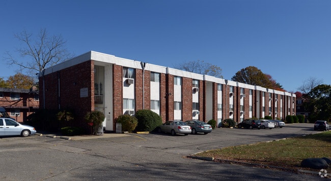 Building Photo - Brookfield Manor Apartments