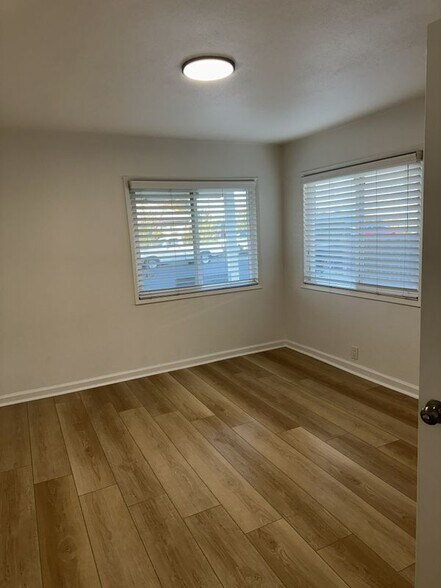 Building Photo - 832 Marion St