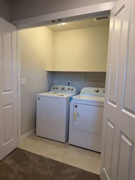 Building Photo - 5723 W Albany Pl