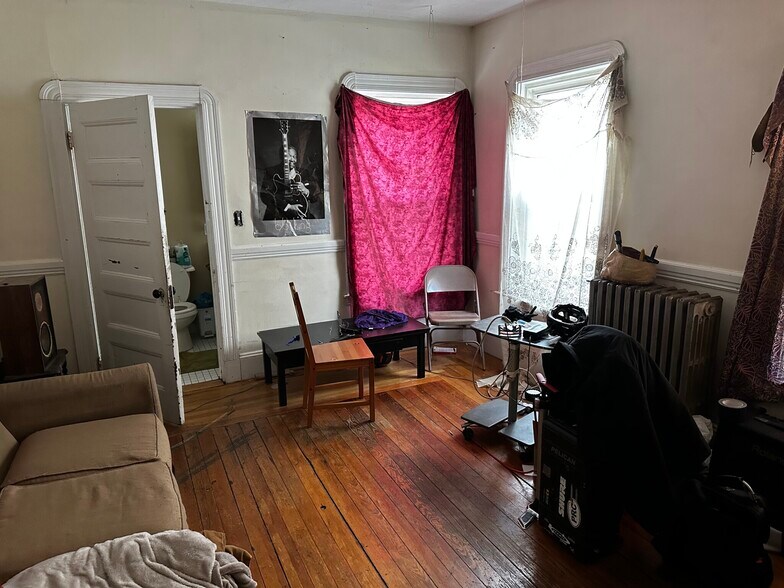 Building Photo - 40 Hooker St