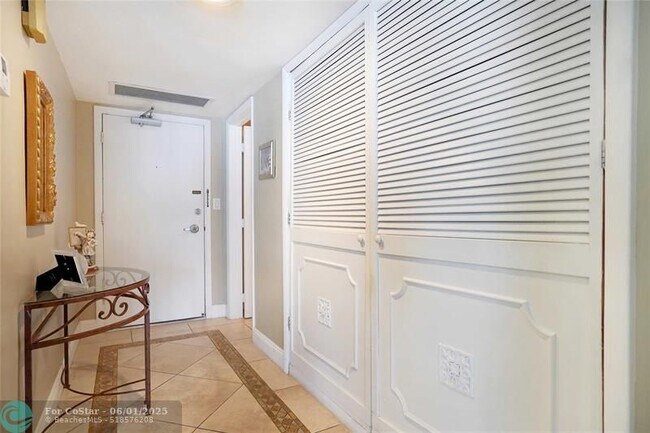 Building Photo - 3750 Galt Ocean Dr