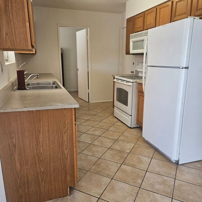 Building Photo - 9845 N 105th Dr