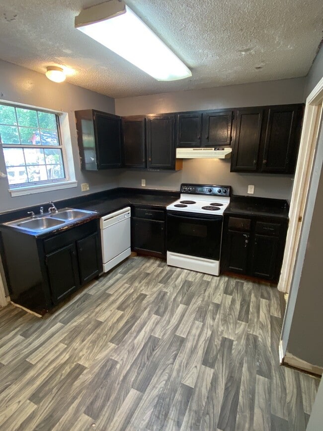 Building Photo - 807 Holder Ct