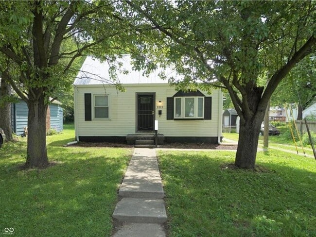 Primary Photo - 1213 N Rochester Ave