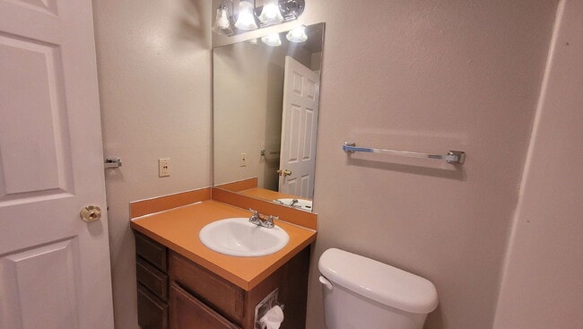 Building Photo - 152 NE Atkinson Ct
