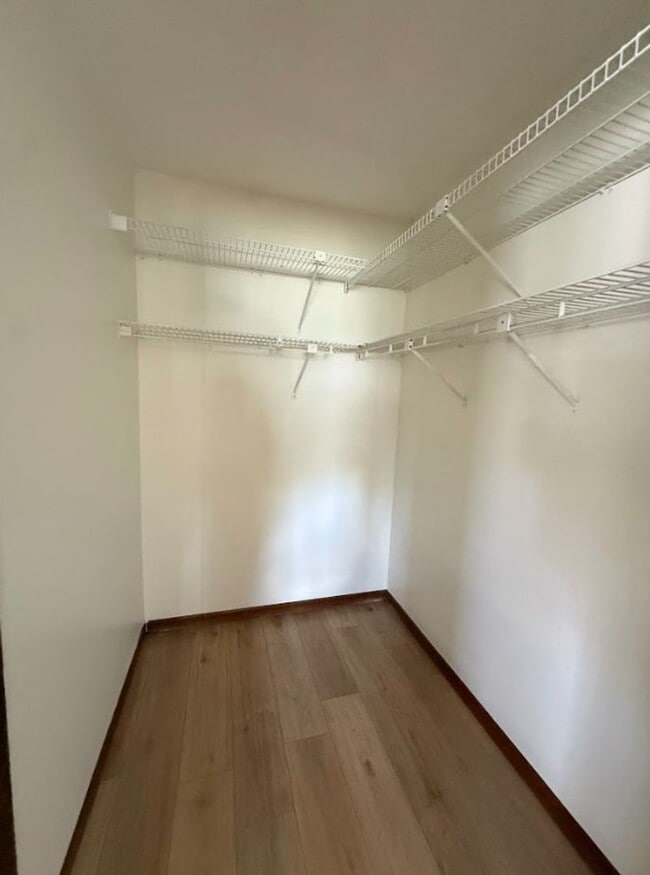 Building Photo - 10081 SW 95th Ave