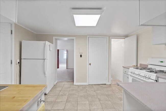 Building Photo - 176 42nd St