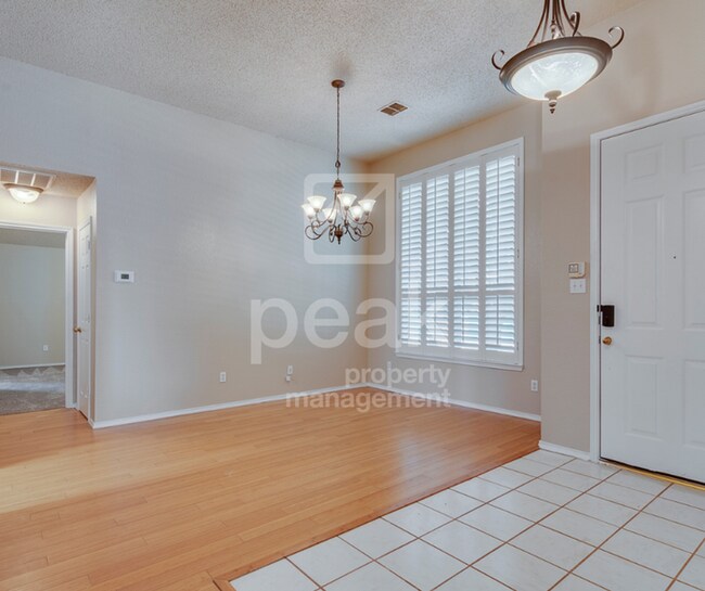 Building Photo - $2600! Beautiful 3 Bed, 2 Bath home in desirable PLANO!