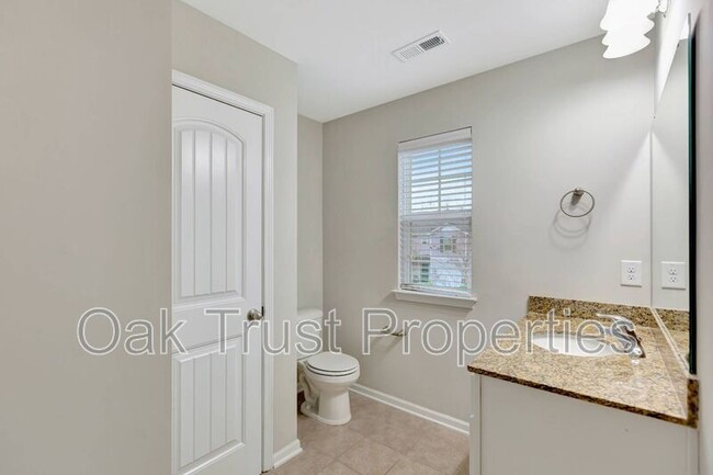 Building Photo - 504 Truman Dr