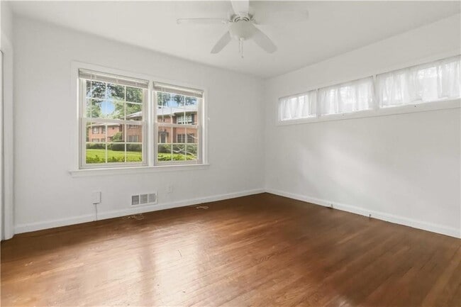 Building Photo - 425 Lindbergh Drive NE