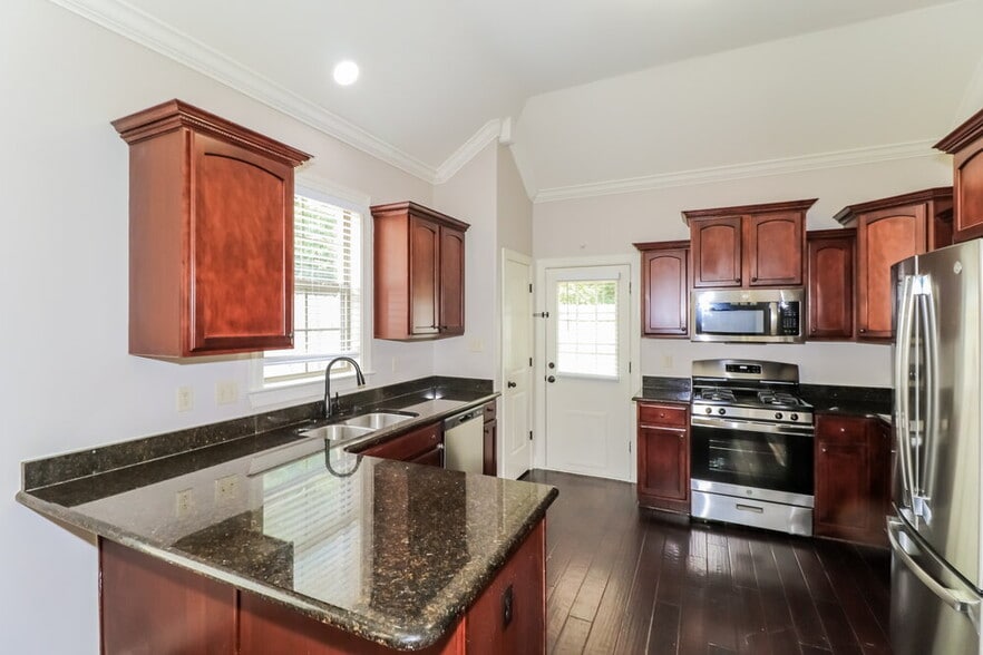 Building Photo - 6832 Lagrange Grove Dr