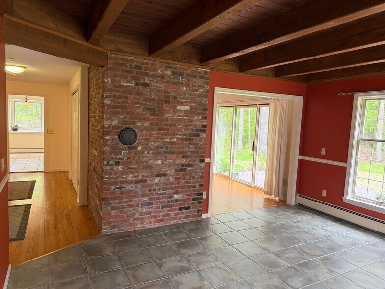 Building Photo - 175 Plumtree Rd