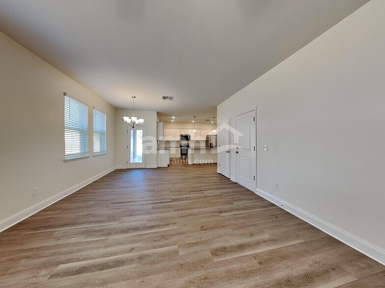 Building Photo - 1328 Mount Logan Dr