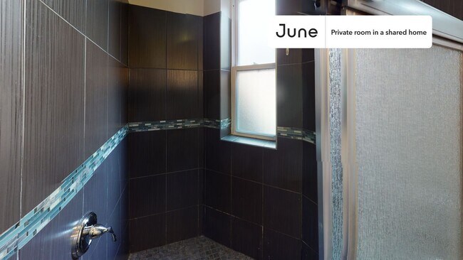 Building Photo - Room in Shared 3 bed/1.5 bath home