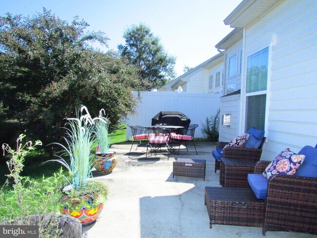 Building Photo - 25835 Teal Court