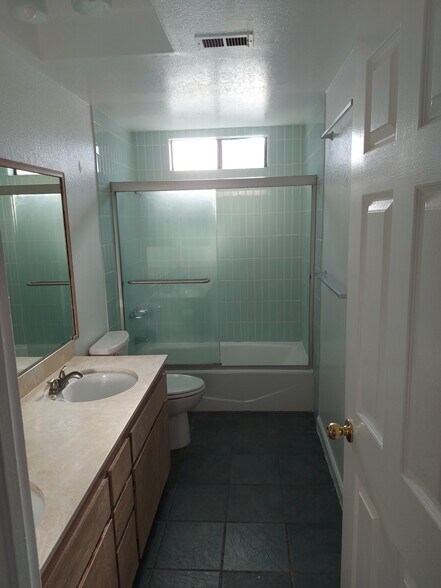 Building Photo - 205 Cedar St